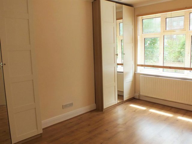  Image of 1 bedroom Cottage to rent in Nield Road Hayes UB3 at Hayes Middlesex Hayes, UB3 1SE